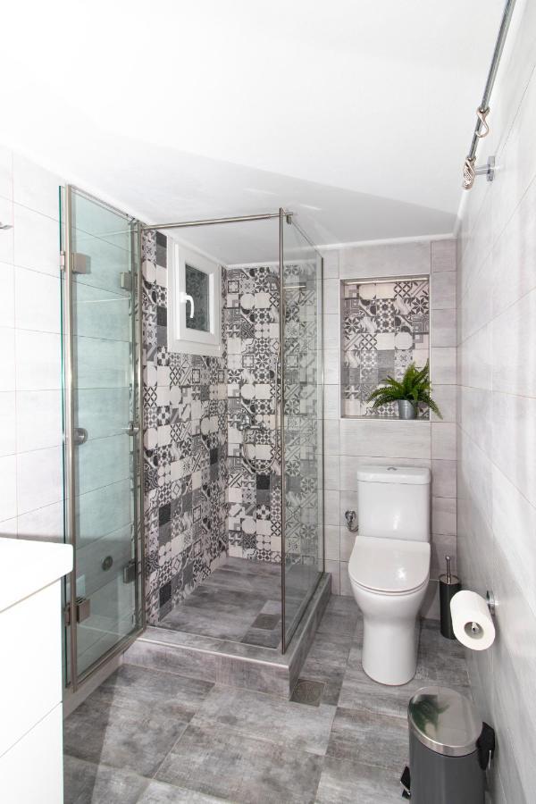 Large, Sunny, Modern Apartment Fully Renovated, Next To Agia Sofia Солун Екстериор снимка